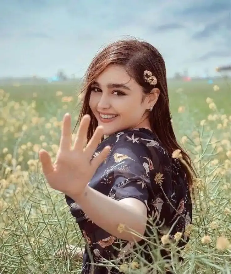 Cute Girl Pic, Images and Photos