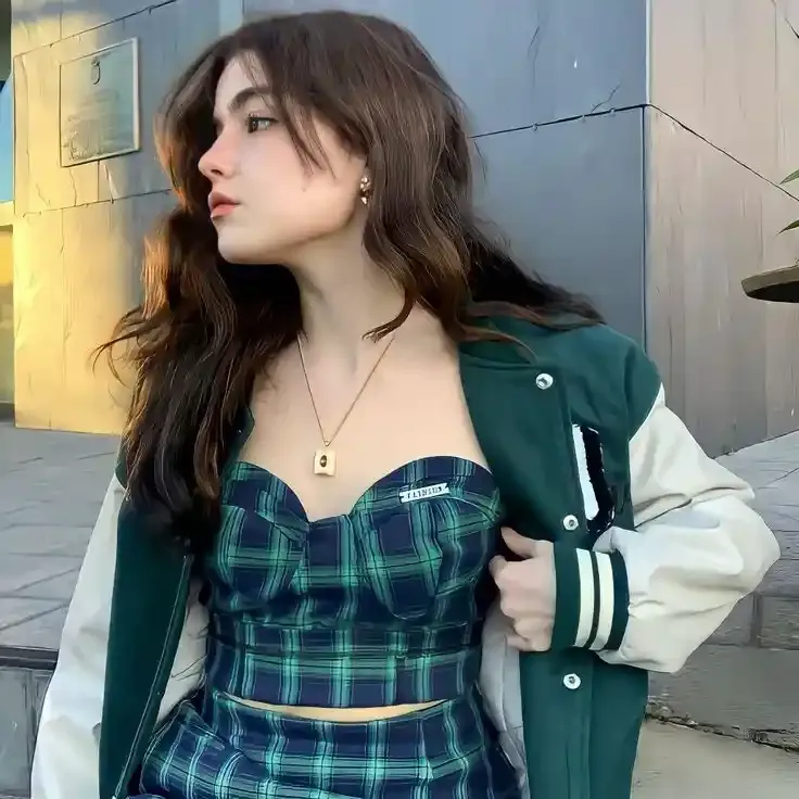Girl Photos, Images and Pics