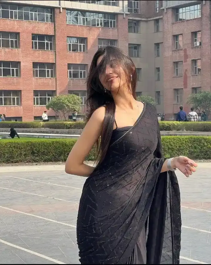 Girl Photos, Images and Pics