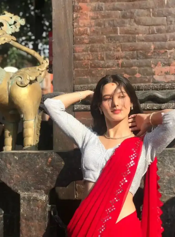 Girl Photos, Images and Pics