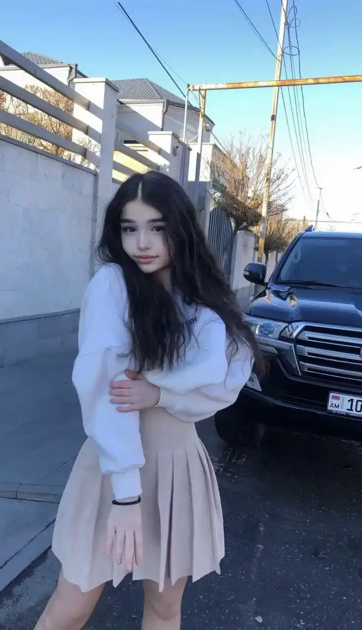 Girl Photos, Images and Pics