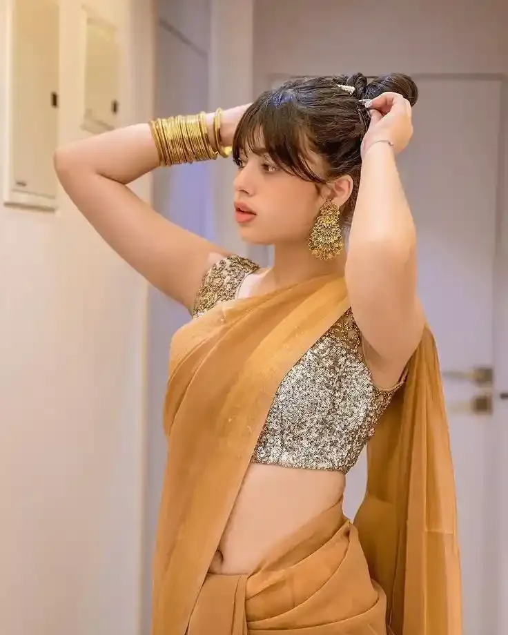 Girl Photos, Images and Pics