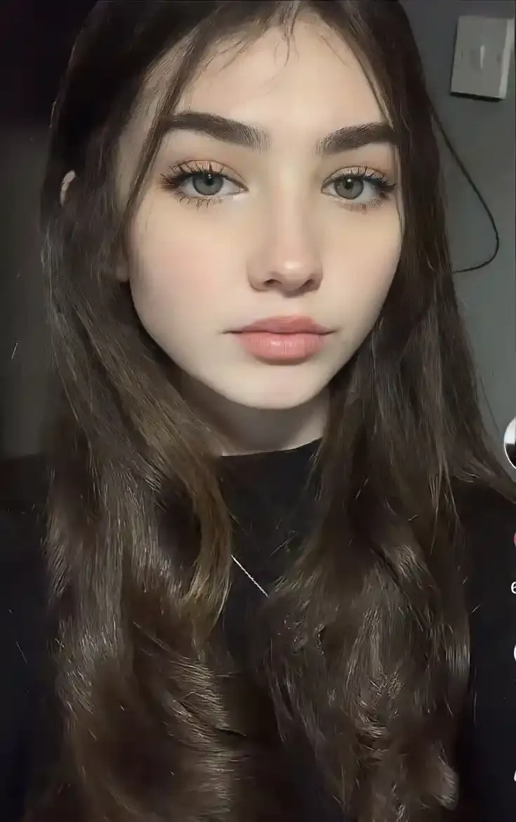 Girl Photos, Images and Pics