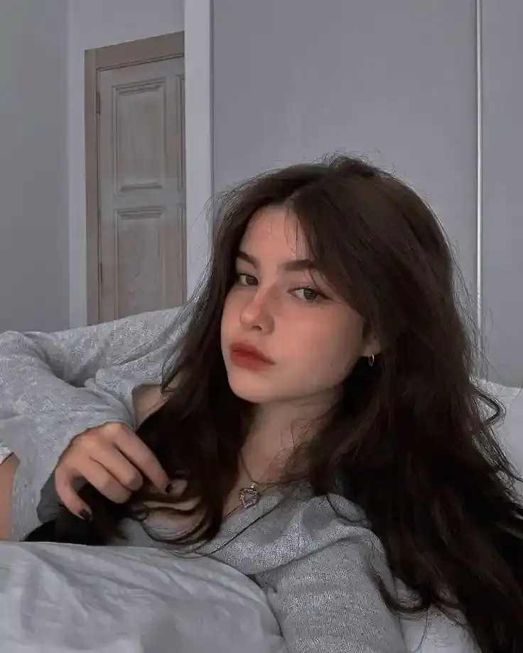 Girl Photos, Images and Pics